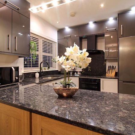 Nice 2 Bed House, Office, Wi-Fi, Free Parking Belfast Bagian luar foto