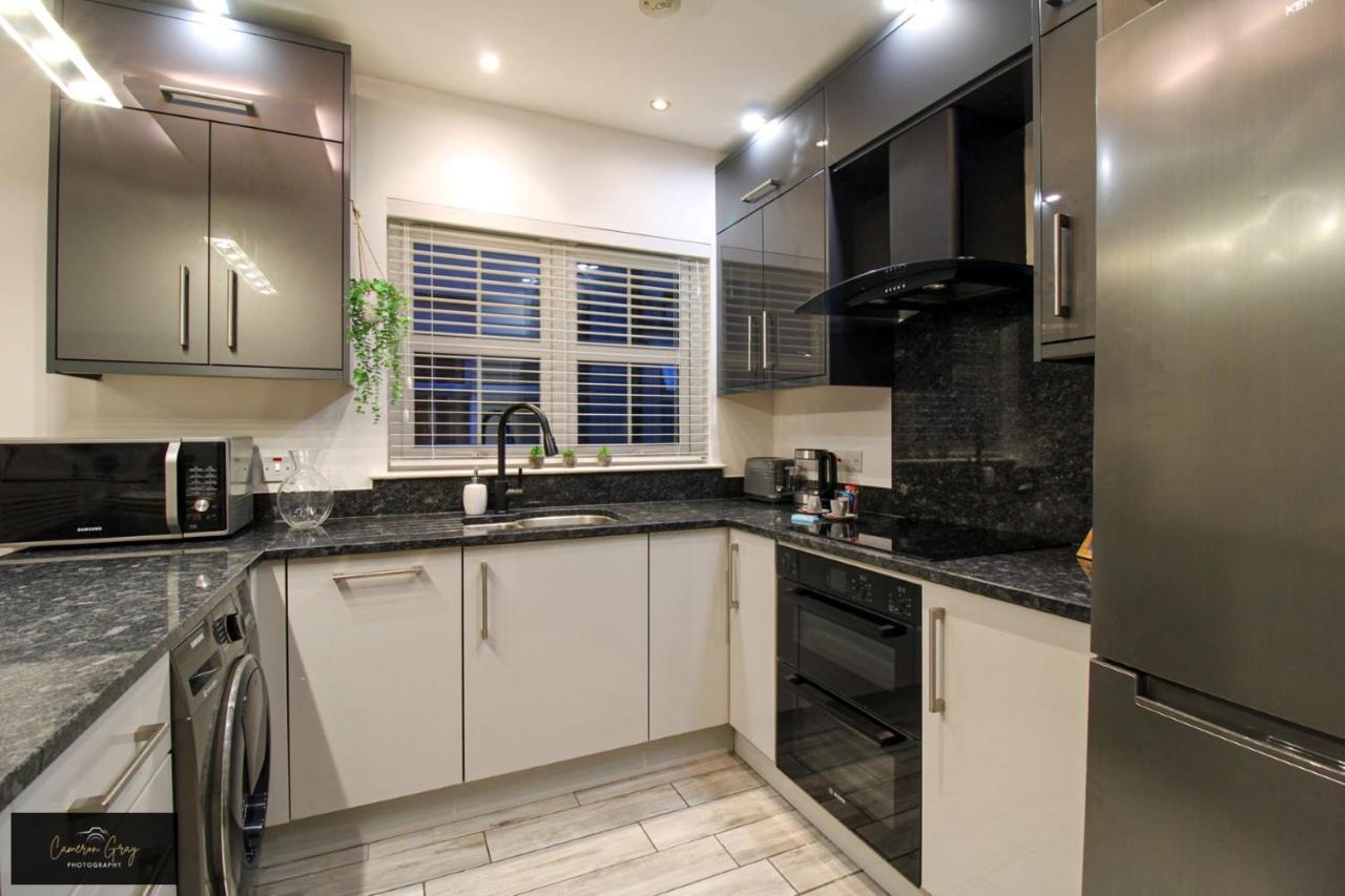 Nice 2 Bed House, Office, Wi-Fi, Free Parking Belfast Bagian luar foto