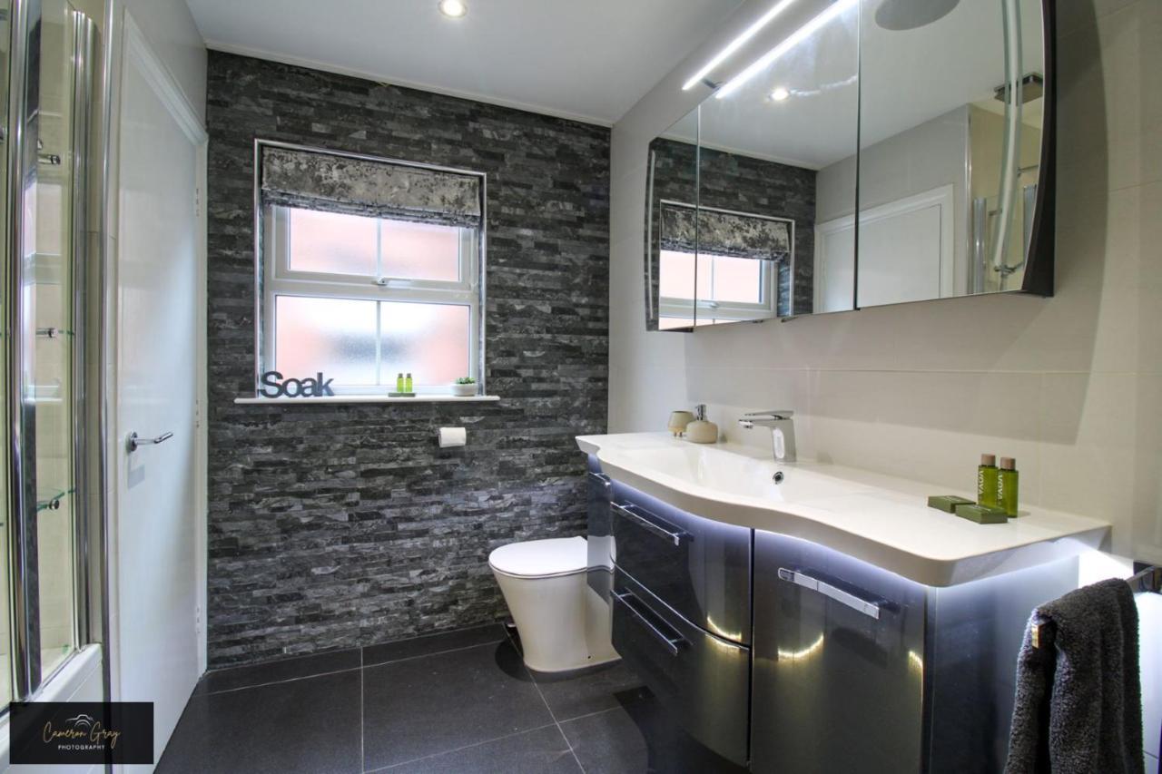 Nice 2 Bed House, Office, Wi-Fi, Free Parking Belfast Bagian luar foto