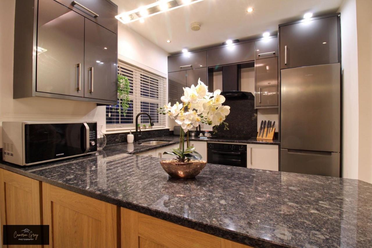 Nice 2 Bed House, Office, Wi-Fi, Free Parking Belfast Bagian luar foto