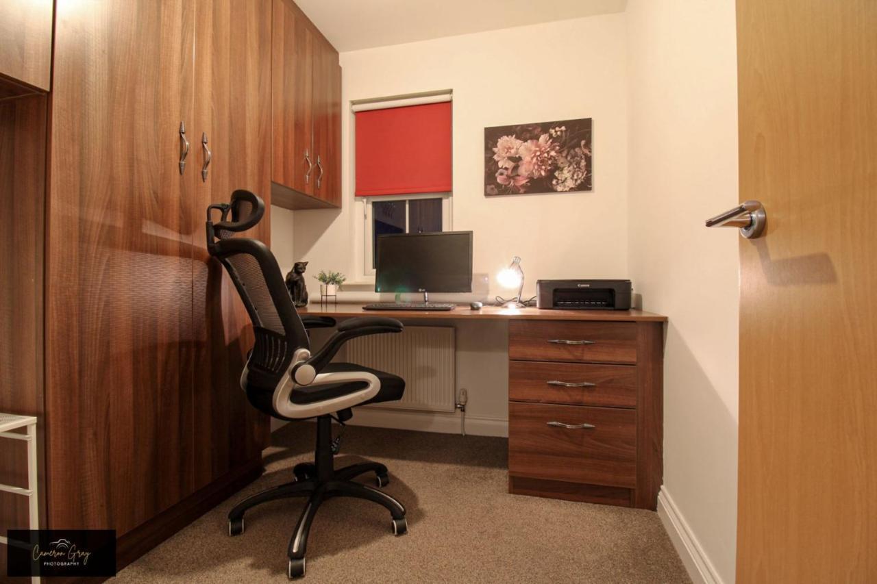 Nice 2 Bed House, Office, Wi-Fi, Free Parking Belfast Bagian luar foto